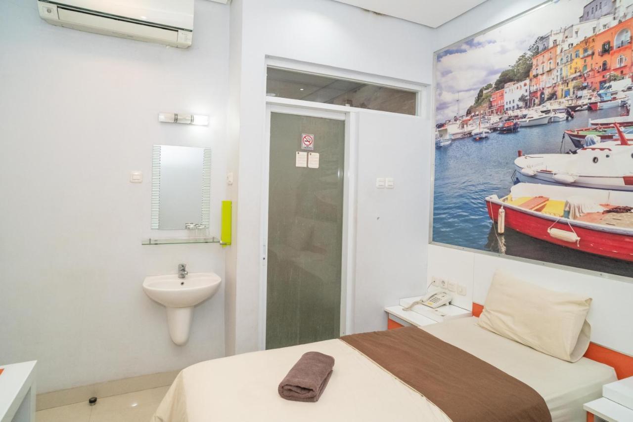 Reddoorz At Tirta Mansion Paramount Gading Cicayur Exteriér fotografie